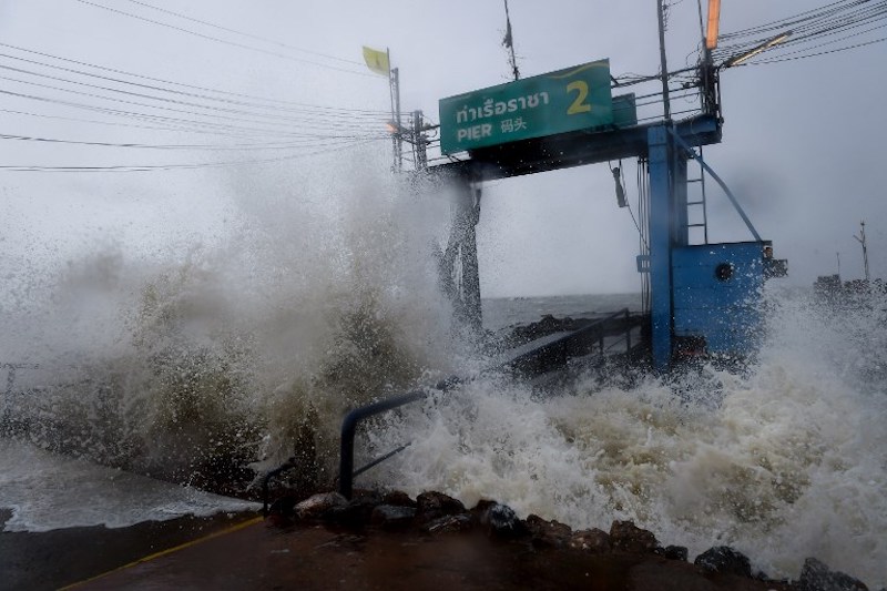 Waves due to tropical storm Pabuk crash into a pier in the southern Thai province of Surat Thani on January 4, 2019. (Photo by Lillian SUWANRUMPHA / AFP)
