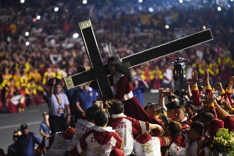 Catholic devotees carry the statue of the Black Nazarene to a carriage at the start of the annual religious procession in honour of the Black Nazarene in Manila on January 9, 2019. (Photo: Ted Aljibe, AFP)