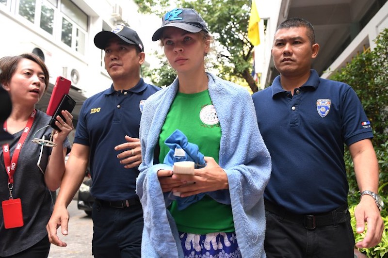 Detained Belarusian model Anastasia Vashukevich (C) known by her pen name Nastya Rybka leaves Thai immigration department in Bangkok on January 17, 2019 during her deportation together with other associates after pleading guilty in court to multiple charges including solicitation and illegal assembly. (Photo by Lillian SUWANRUMPHA / AFP)