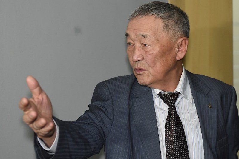 Setev Shaariibuu, the father of murdered young Mongolian woman Altantuya Shaariibuu, who is expected to testify in a civil lawsuit into her daughter’s murder arrives in court in Sha Alam on January 22, 2019. (Photo by MOHD RASFAN / AFP)