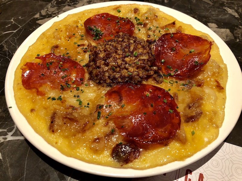 The 'lazy' Spanish omelette. Photo: Marc Rubenstein/Coconuts HK
