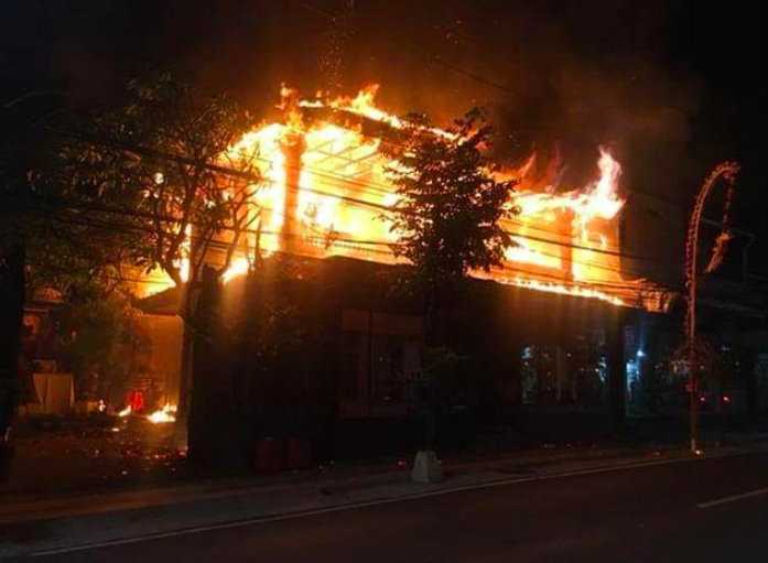Fire blazes through Magali Pascal in one of Bali’s busiest shopping areas. Photo: Facebook/Info Badung