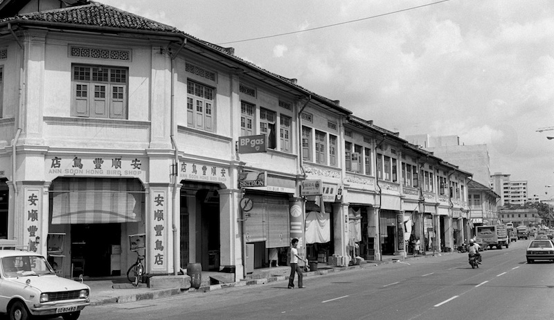 Shop houses along Balestier Road at the Pegu Road junction, 1982. Photo: Lee Kip Lin and National Library Board