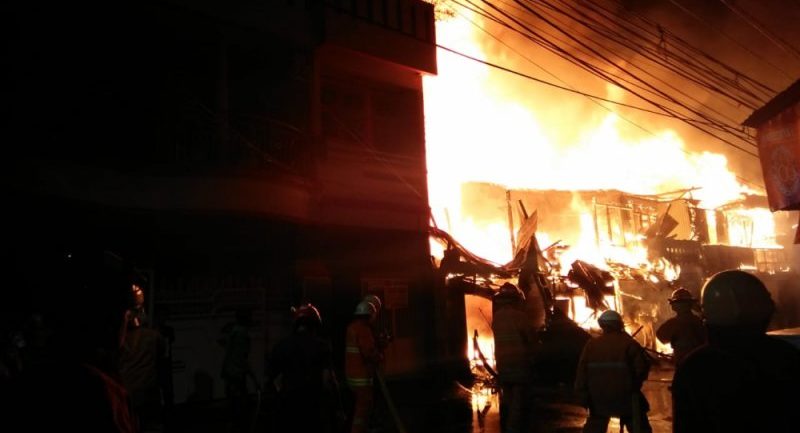 Firefighters putting out fire in West Jakarta’s Tomang on January 21, 2019. Photo: West Jakarta Command Center
