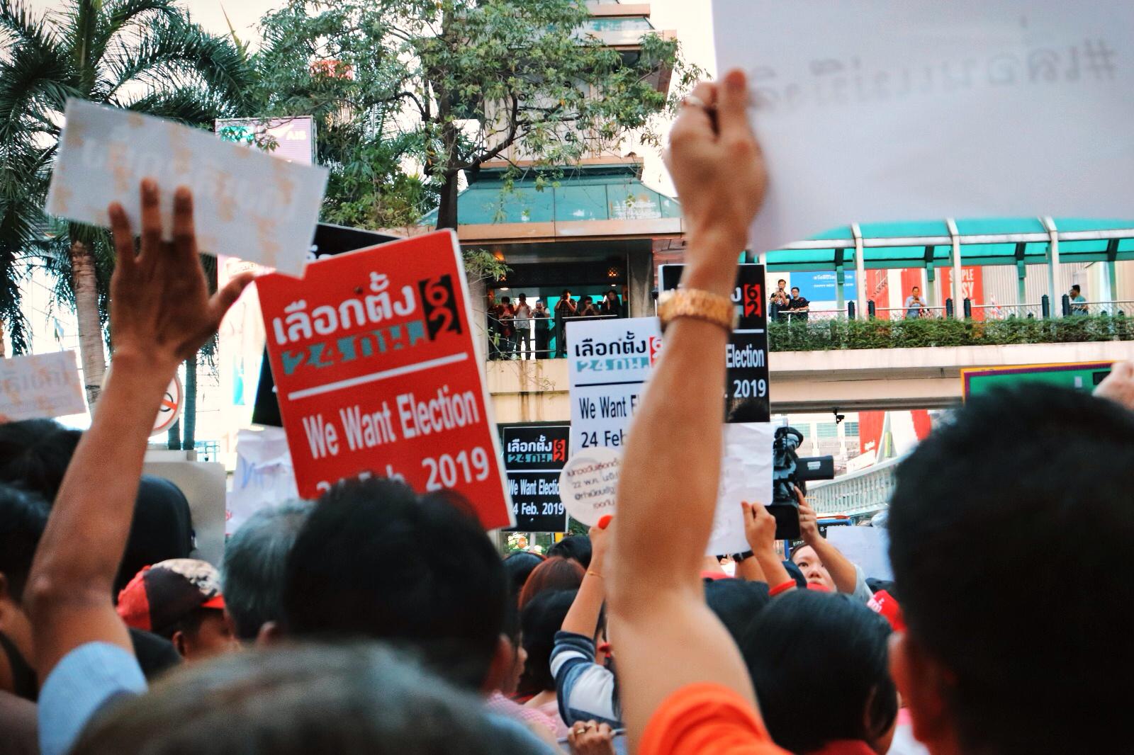 Yesterday afternoon's protest in Bangkok’s downtown. Photo: Teirra Kamolvattanavith/ Coconuts Media