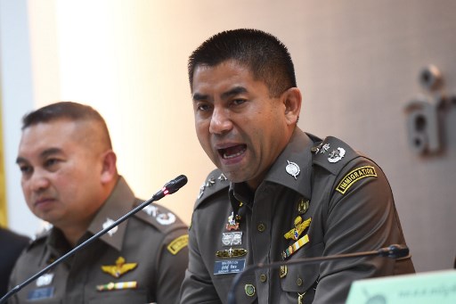 Thai immigration chief Surachet Hakparn (R) speaks during a press conference in Bangkok on January 9, 2019 when the UN deemed an 18-year-old Saudi woman who fled her family to be a legitimate refugee and has asked Australia to resettle her,. Photo by Lillian Suwanrupha/AFP 