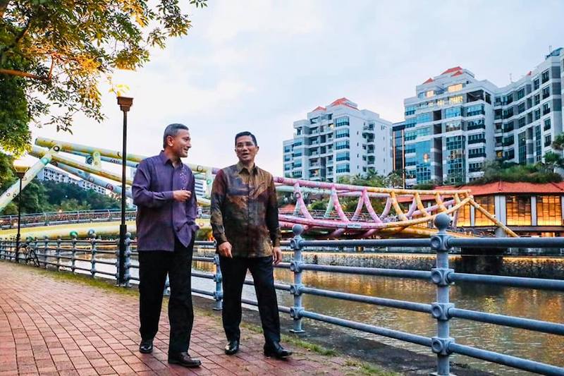 Singapore foreign minister Vivian Balakrishnan met with Malaysia economic affairs minister Azmin Ali this past week, amid continuing bilateral discussions (Photo: Vivian Balakrishnan / Facebook)