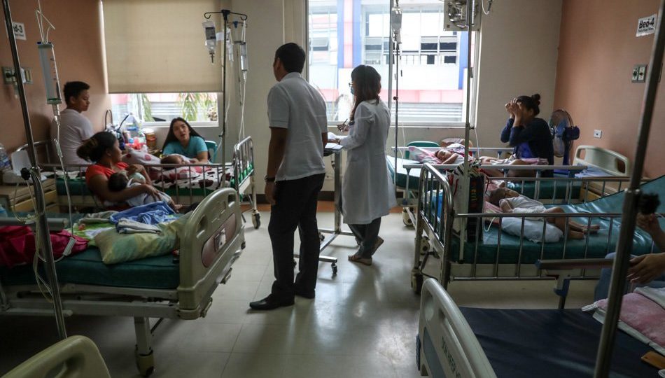 Doctors and patients at a hospital in Valenzuela City. Photo: Jonathan Cellona/ABS-CBN News.