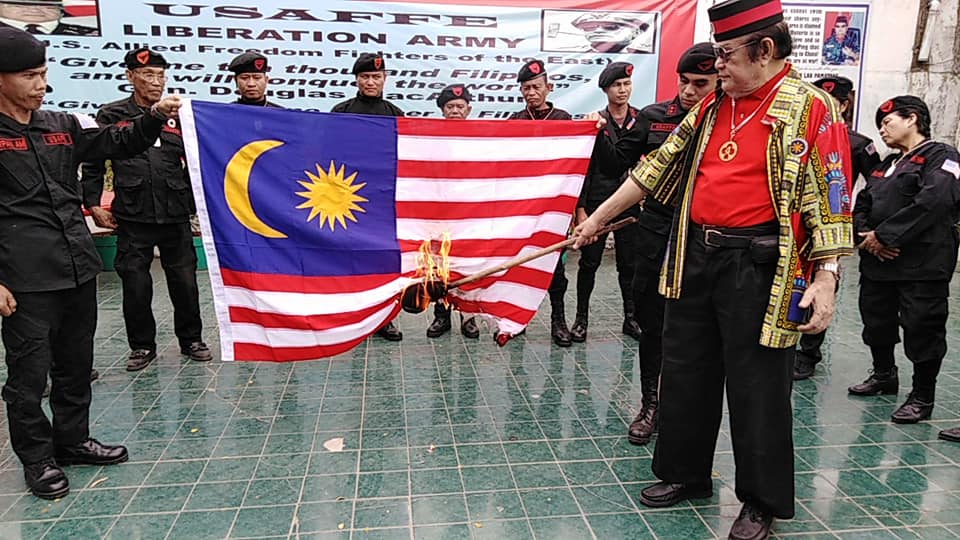 Ely Pamatong burning the Malaysian flag. Photo: President Pamatong Supporters FB account 