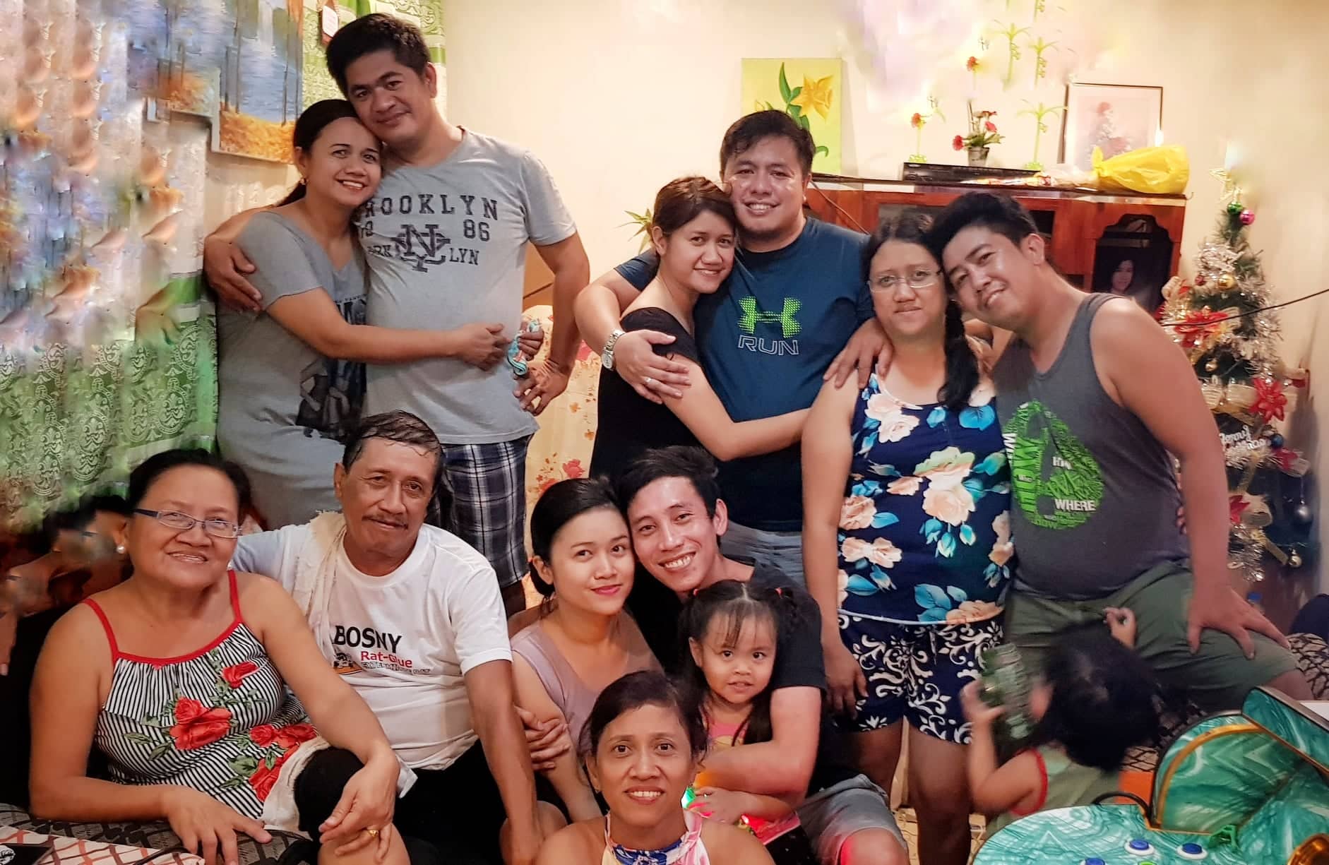 The couple with Mylene’s family. Photo courtesy of Mylene Libunao