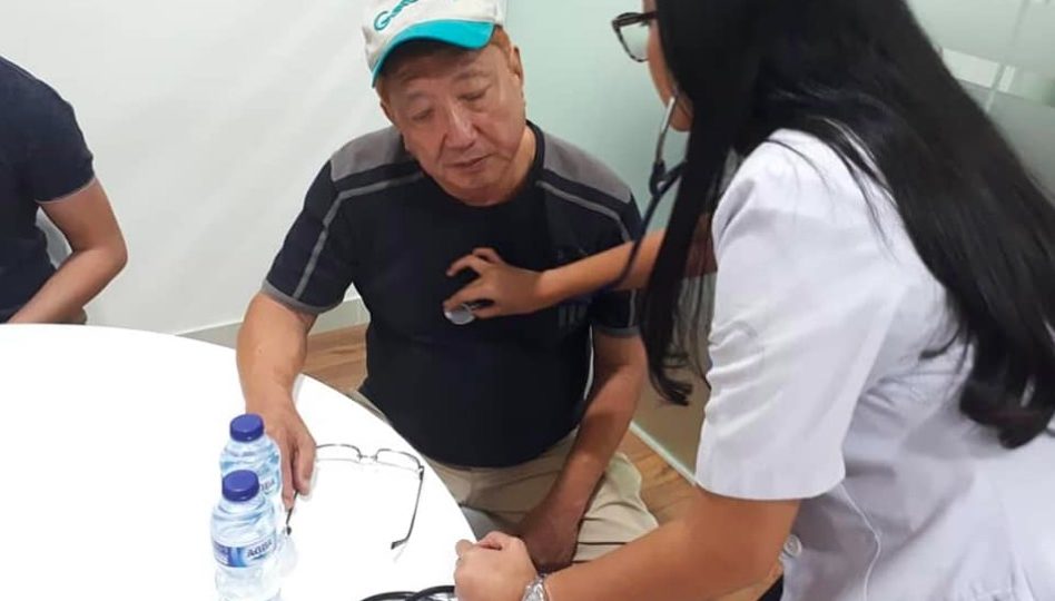 Sugiarto Wiharjo receiving a medical check at the Prosecutor’s Office. Photo: Facebook/RI Attorney General’s Office