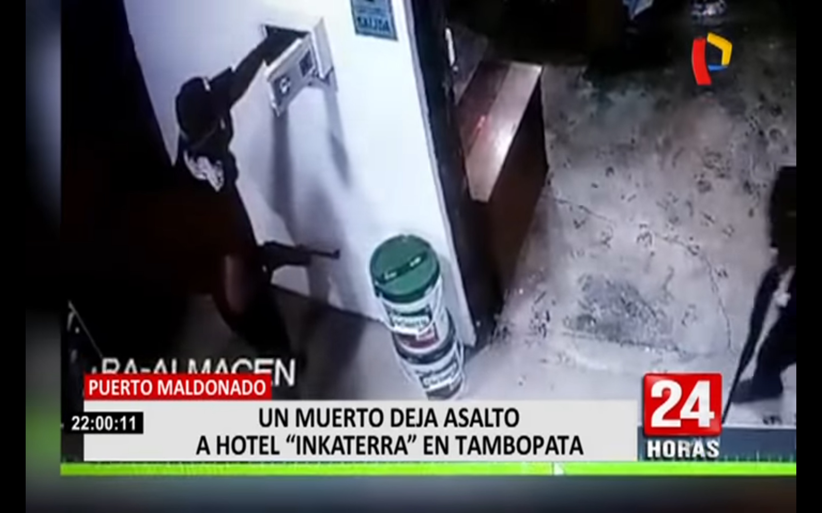 CCTV footage of armed robbers at a Peruvian hotel where 41 Hongkongers were staying on Tuesday. Screengrab via YouTube.