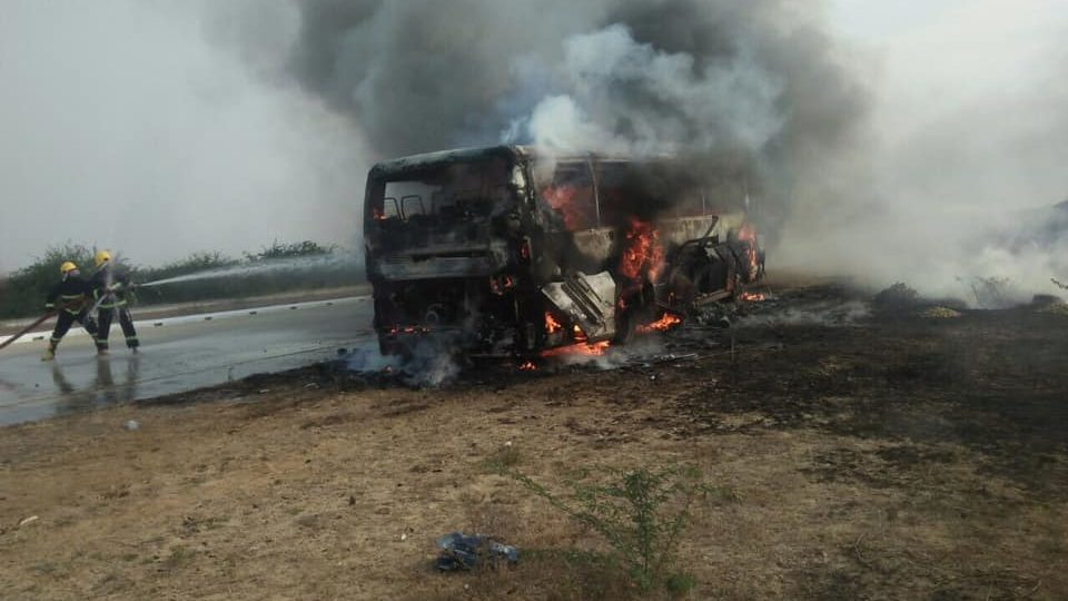 Burning Shwe La Min bus on Mandalay-Naypyidaw Highway via Myanmar Highway Police Facebook page