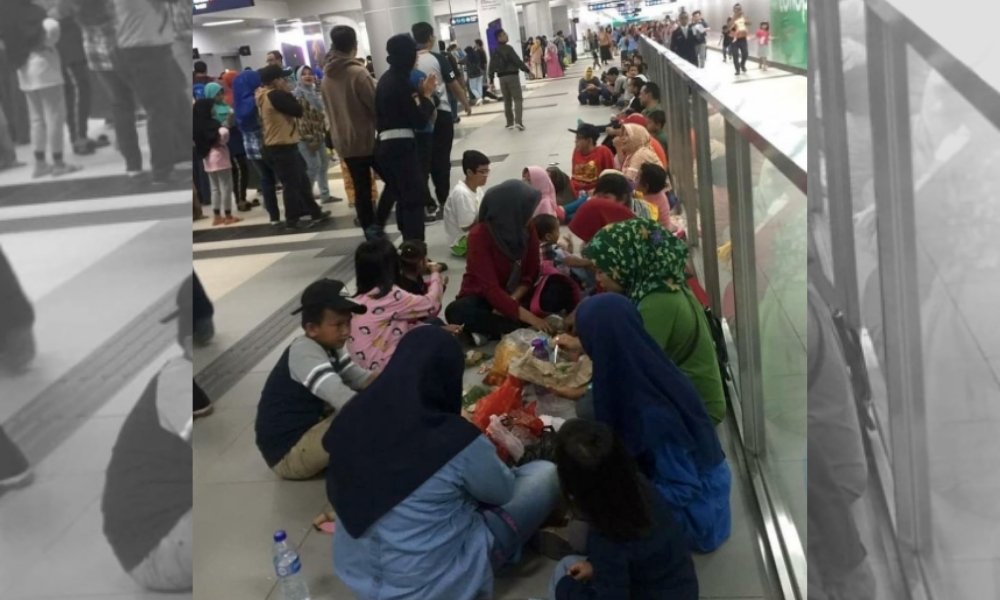 Jakartans sitting on the floor while eating at an MRT station, soon after the mass transit system was opened to the public at the end of March. Photo: Twitter