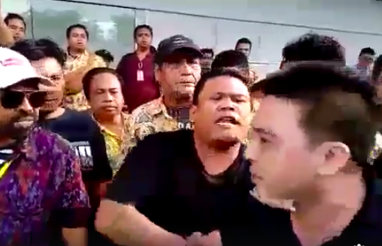 Sunday’s argument was captured on camera. Photo: Still from video posted by @Ngurah Dibia / @UbudCommunity