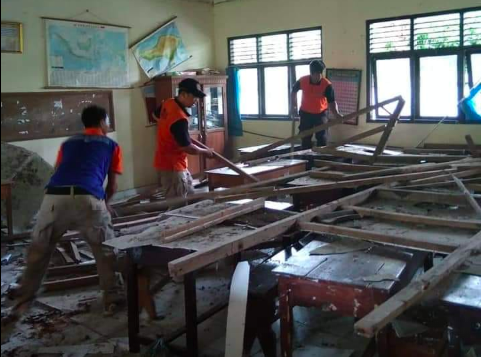 The grade 3 classroom after the ceiling collapsed. Photo: Facebook/Dewi Ratri