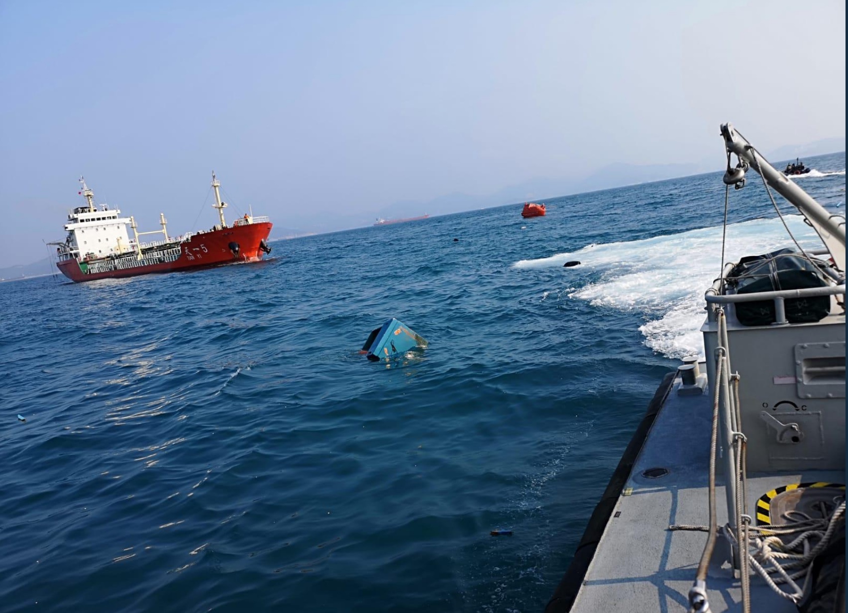 A view of the scene of a collision between an oil tanker and a fishing vessel near Lamma Island today. Photo via HK Police Force.