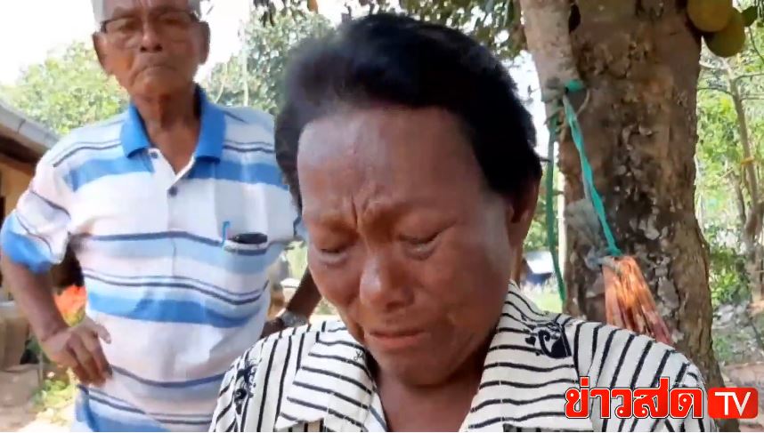 The deceased's 70-year-old mother, Somporn Robjhob. Screenshot: Youtube/ Amarin News