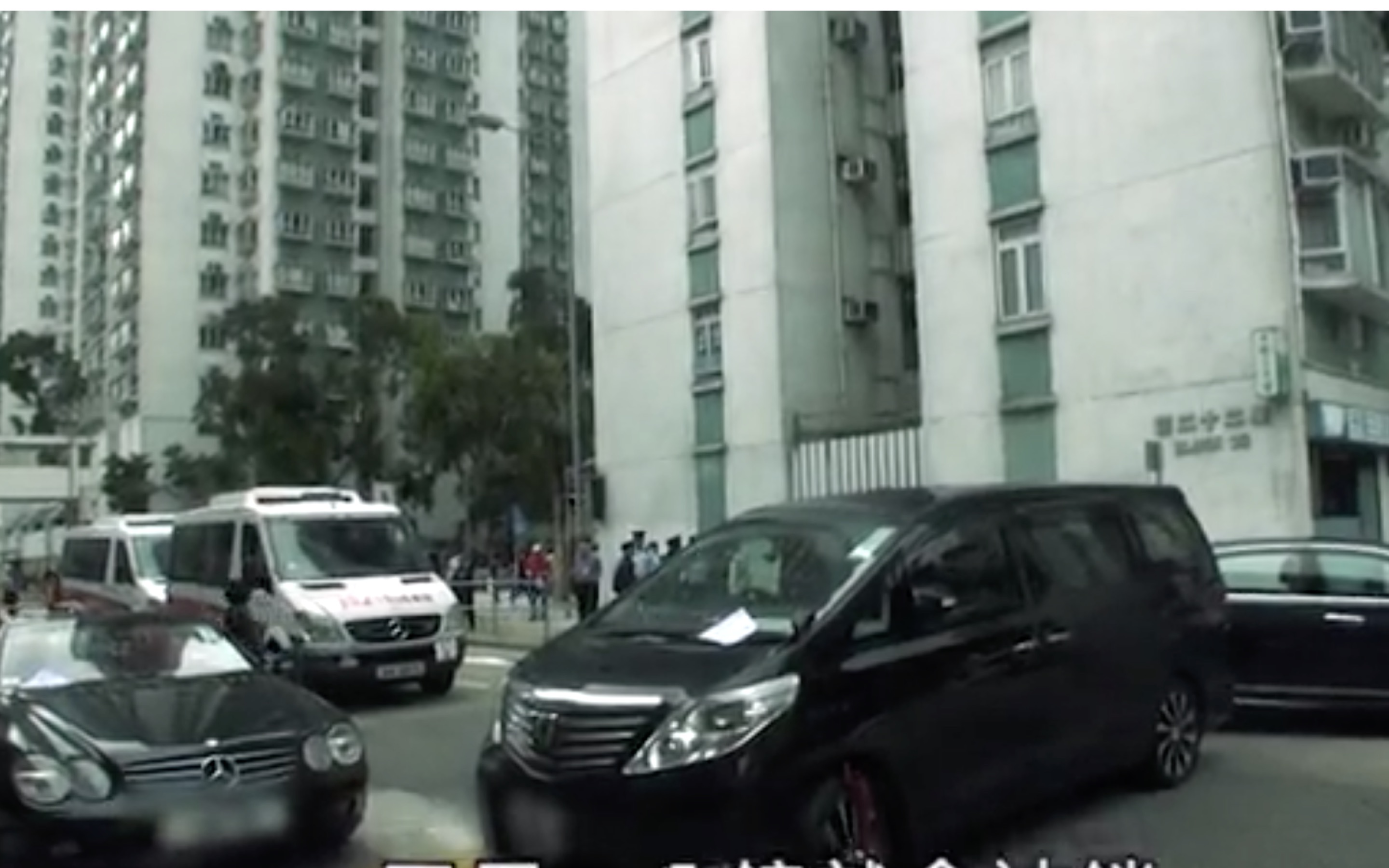 A Mercedes Benz, Toyota, and Lexus all owned by the same man block a road near a housing estate after the owner of all three cars had one of them clamped. Screengrab via Apple Daily video.