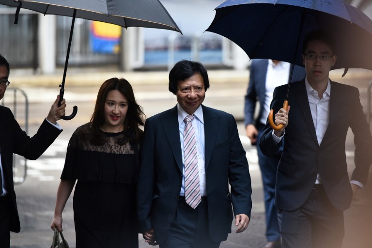 Property tycoon Thomas Kwok (center) arrives at the Court of Final Appeal to receive his judgment in 2017. Photo via AFP.
