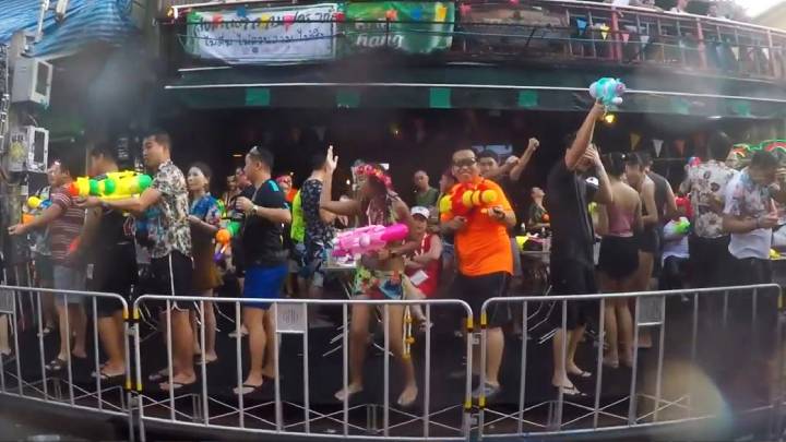 Revelers celebrate Songkran in 2018 on Khaosan Road. Screenshot:Young, Wild and Cheap / YouTube
