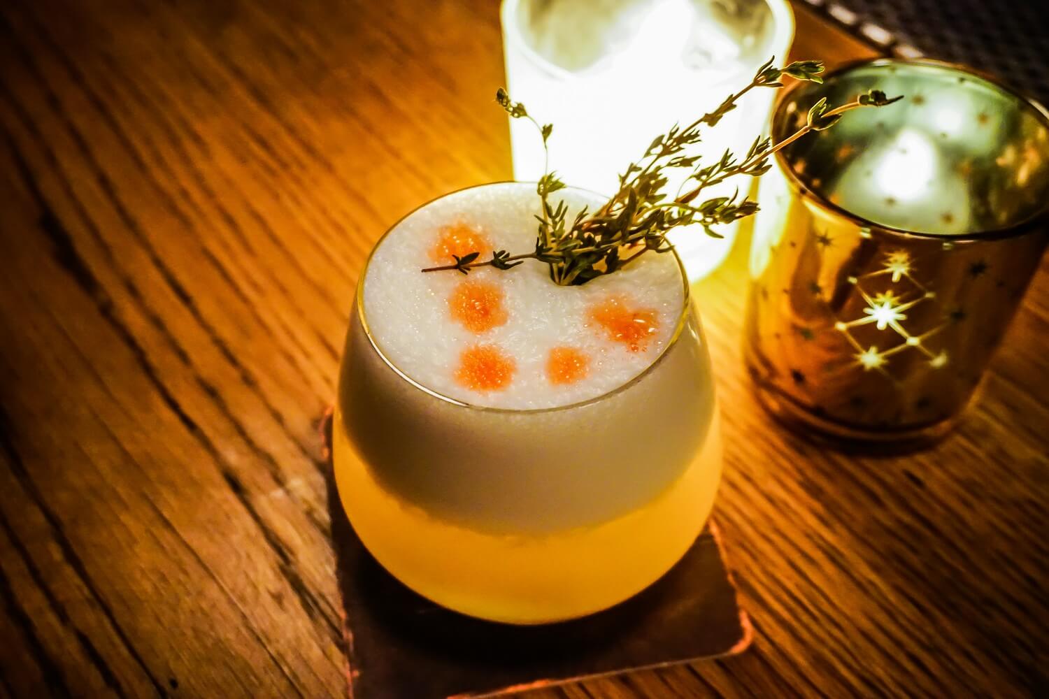 The Mamma Mia (vodka, lychee liqueur, lychee syrup, citrus sweet & sour, egg white and mint leaves). Photo: Chayanit Itthipongmaetee/Coconuts Media
