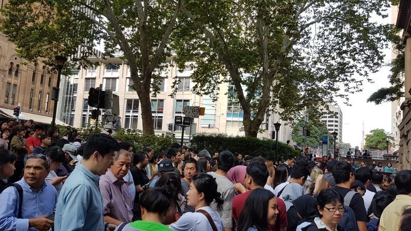 Hundreds of Indonesians lined up in Sydney were reportedly unable to vote after the polls were closed at 6pm. Photo: Change.org 