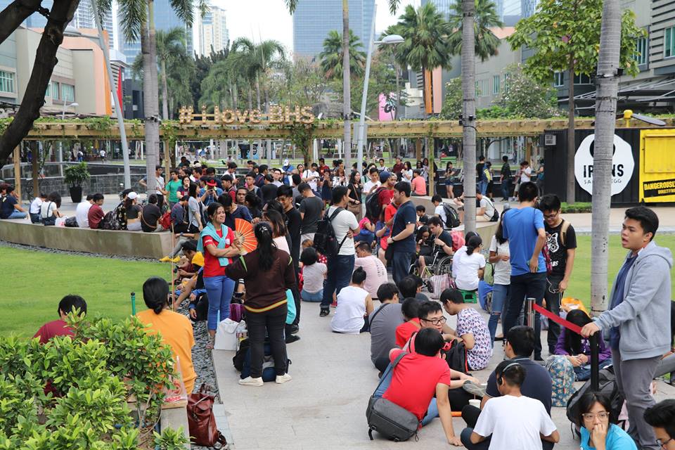 Line outside Fully Booked BGC on Free Comic Book Day 2018. (Photo: Fully Booked/FB)