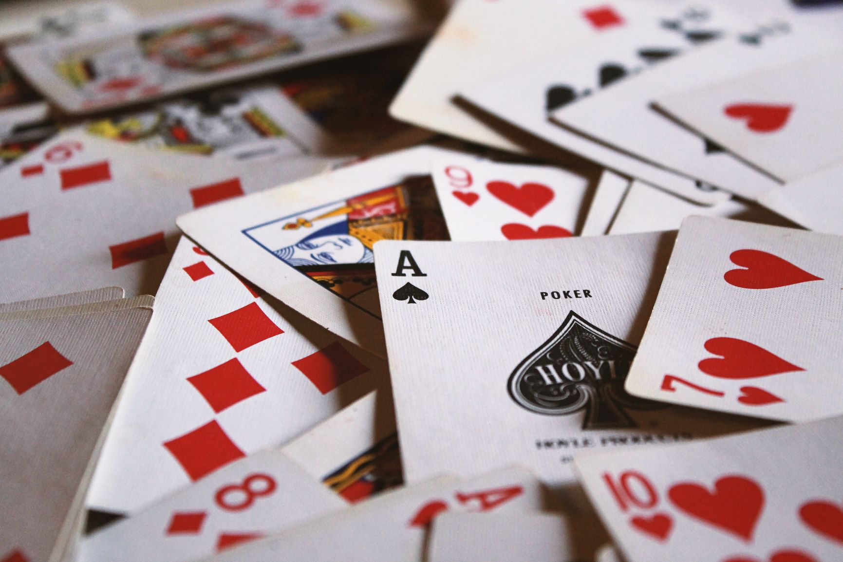 This cop got fired for playing cards and drinking on the job. Photo: Jack Hamilton/Unsplash