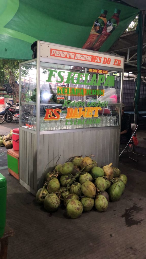 Es kelapa (fresh coconut water) stall at Pondok Indah Mosque's takjil market. Photo: Nadia Vetta Hamid/Coconuts Media