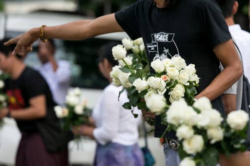 Buddhists give white roses to Muslims as they attend prayers during Eid al-Fitr at Than Lyin township on the outskirts of Yangon on June 5, 2019. – Myanmar Buddhists handed out white roses to Muslims heading to pray on June 5 to mark the end of Ramadan — a small but rare show of religious solidarity in a country where Islam is often vilified. (Photo by Sai Aung MAIN / AFP)