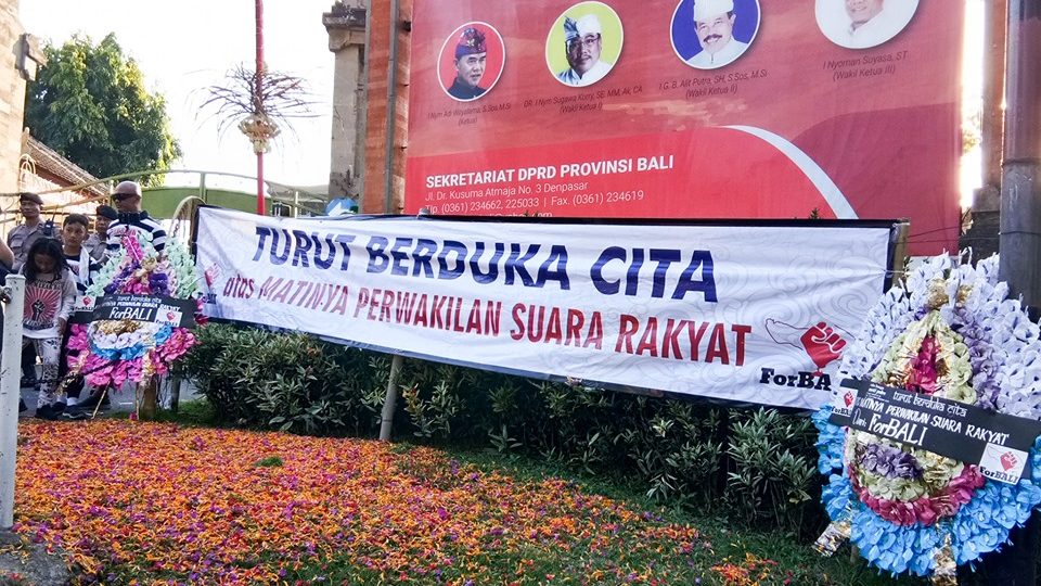 The banner says: “Our Deepest Condolences to the Death of Representation of the People’s Voices.” Photo: Bali Tolak Reklamasi / Facebook 