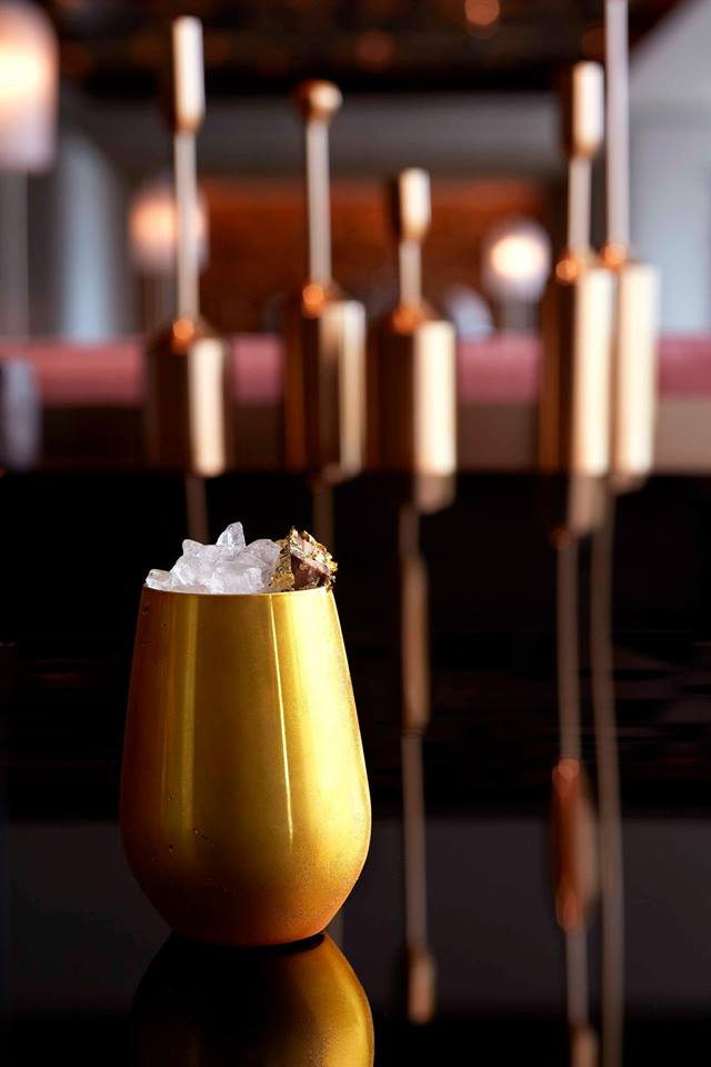 Boracay Bling cocktail. (Photo: MO BAR at Mandarin Oriental, Singapore/FB)