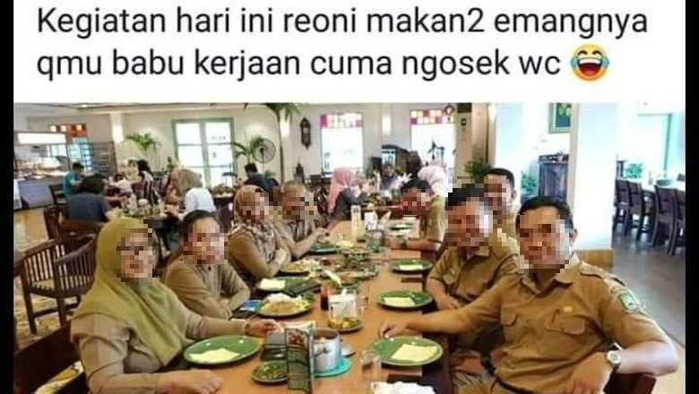 A photo posted on the Facebook account of an Indonesian civil servant with the caption, “Today’s activity: reunion lunch, unlike you, a babu (a demeaning Indonesian term to describe domestic workers) whose only job is to scrub the toilet.”