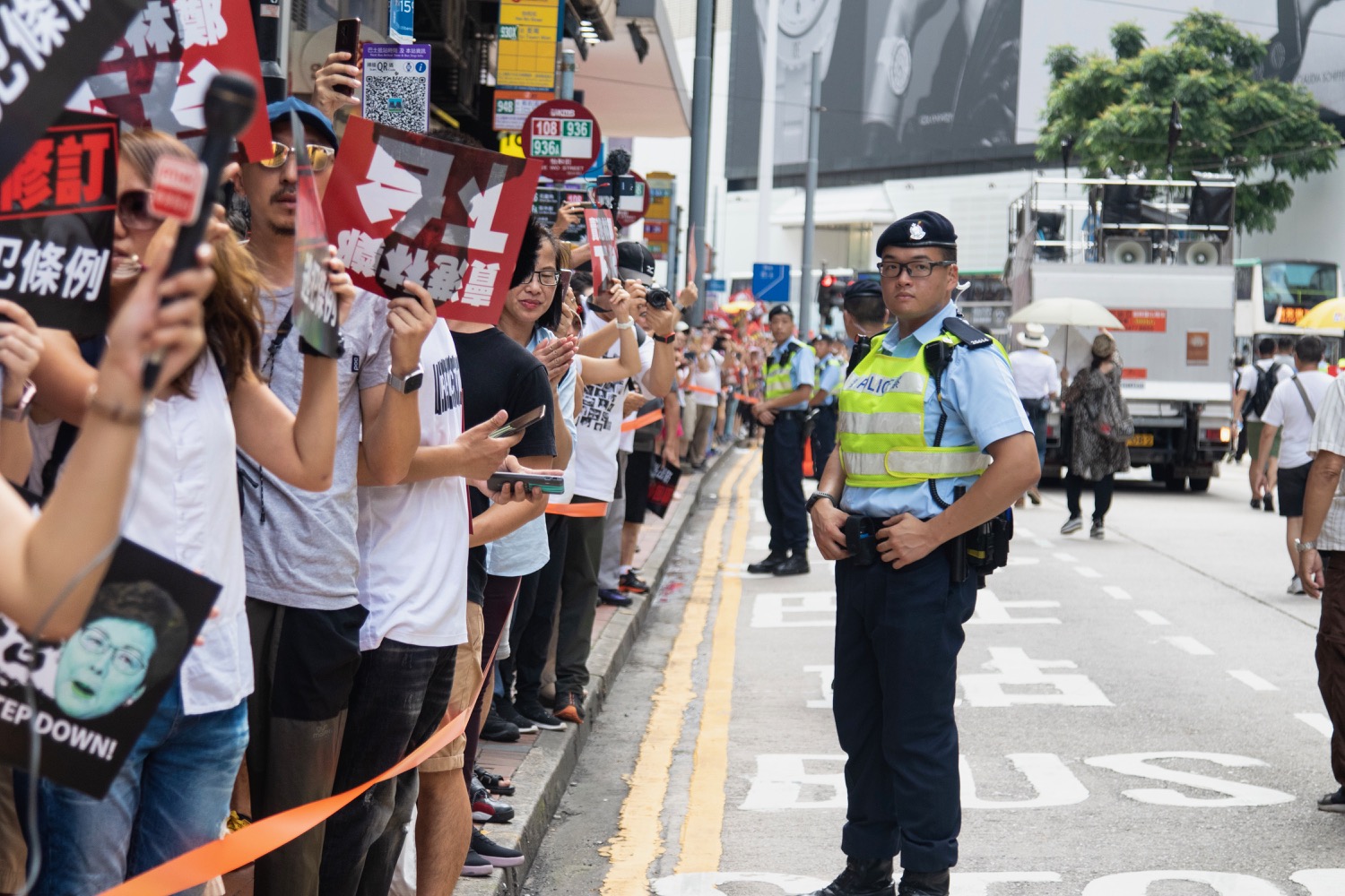A policeman keeps order as tens of thousands of protesters wend their way through Hong Kong on June 9, 2019. Photo by Samantha Mei Topp.