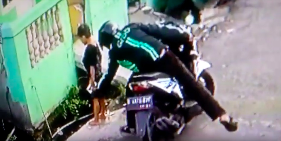Motorcycle taxi driver snatches phone from boy peeing into 