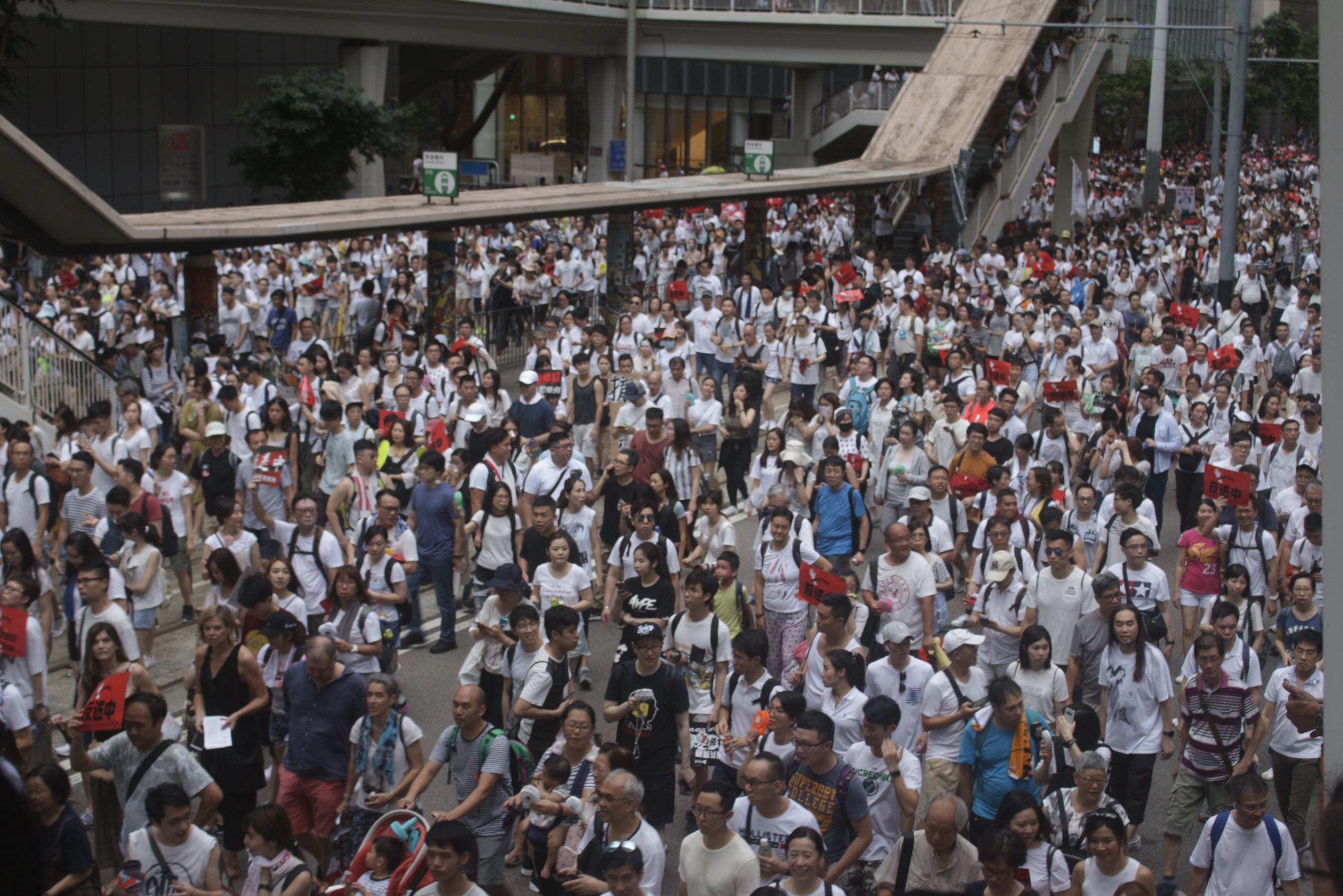 People protesting a controversial extradition bill head into Admiralty on Sunday, June 9. Photo by Vicky Wong.