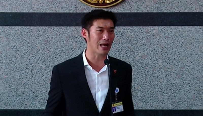 Opposition leader and PM nominee Thanathorn Juangroongruangkit stages an impromptu news conference to lay out his case outside the auditorium.