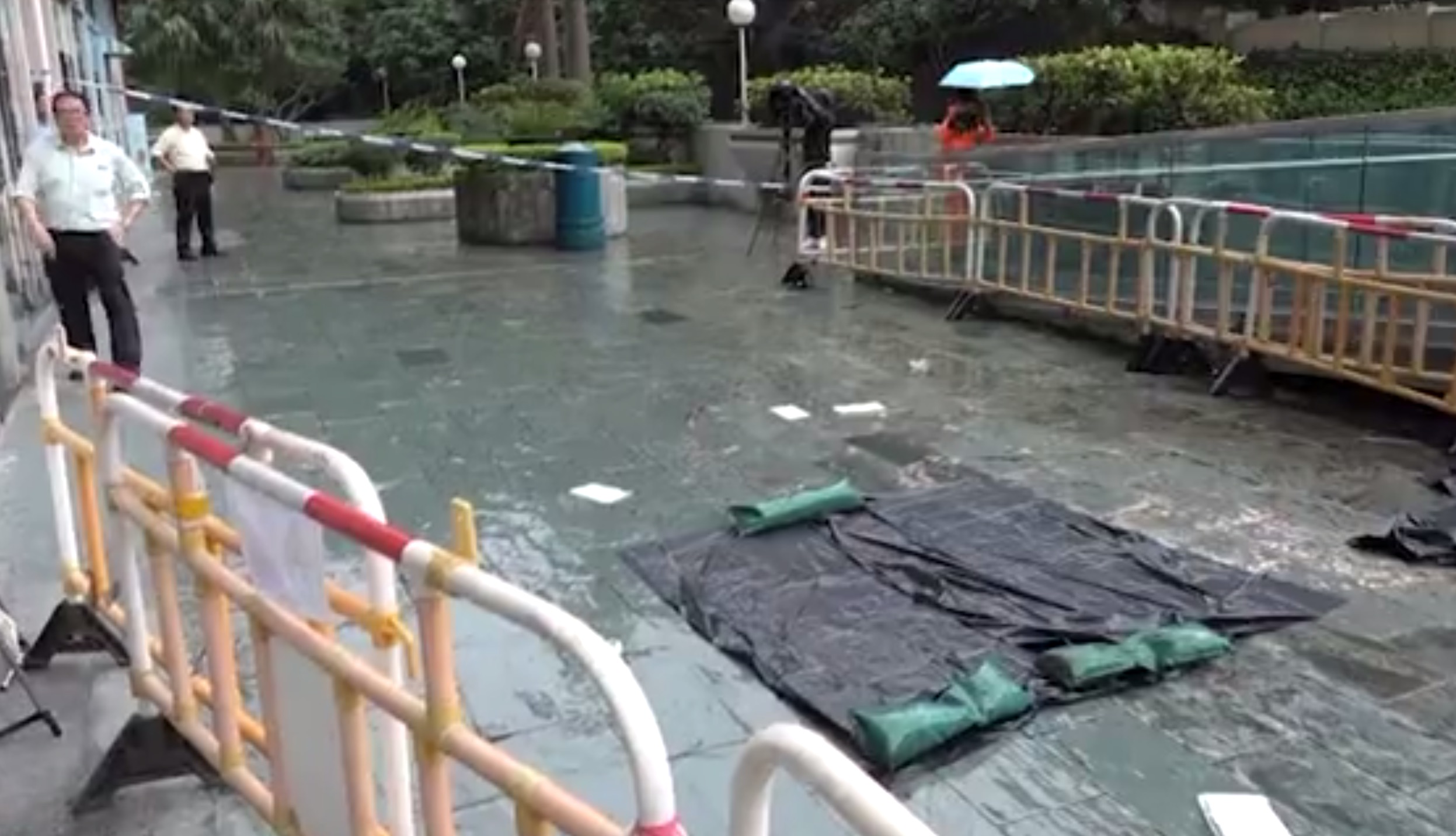 The scene where an elderly woman was killed by a falling metal part in Tsing Yi today. Screengrab via Apple Daily Video.