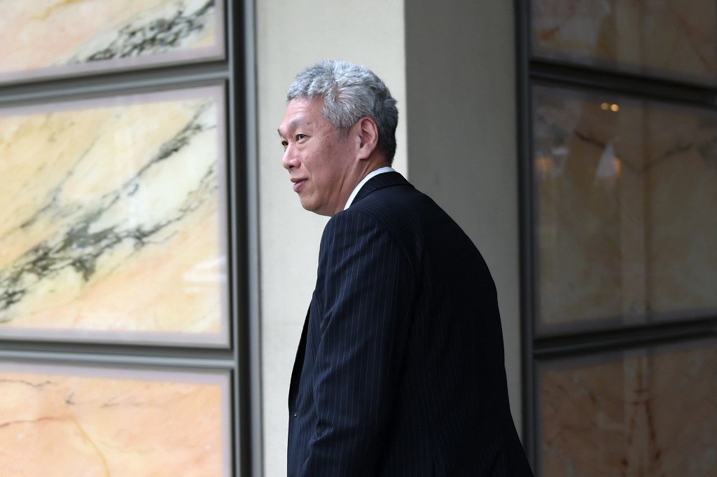 Lee Hsien Yang, younger brother of Singapore's prime minister Lee Hsien Loong, leaves the Supreme court on April 10, 2017. - Lee Hsien Yang and Lee Wei Ling, the younger siblings of Singapores current prime minister Lee Hsien Loong, have taken the government to court for control over oral history tapes recorded by their father. (Photo by ROSLAN RAHMAN / AFP)