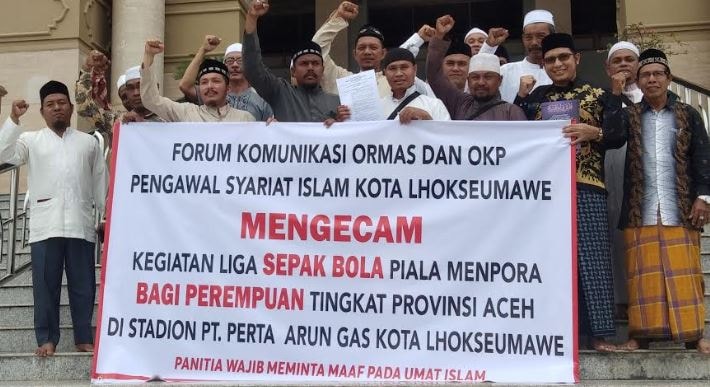 Members of the Communication Forum for Community Organizations and Youth Organizations Guarding Islamic Law in the City of Lhokseumawe protesting a women’s soccer competition on Thursday, July 4, 2019. Photo: Relawan Moeda Atjeh / Facebook