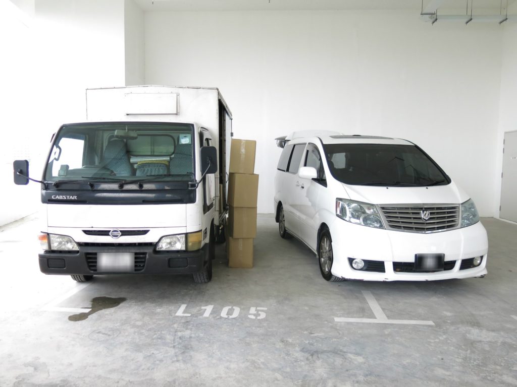The Singapore-registered truck (left) and Malaysia-registered car (right). (Photo: Singapore Customs)