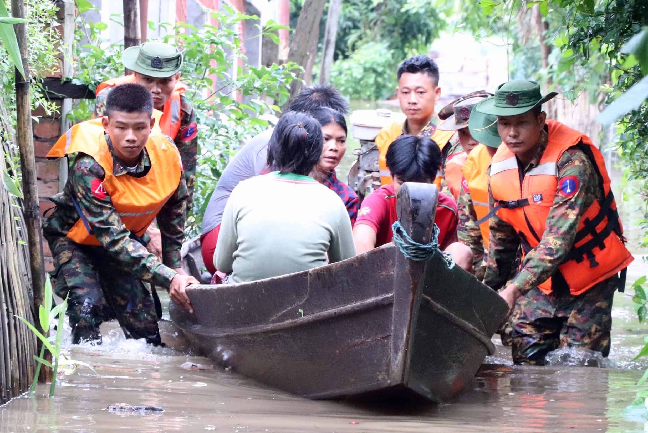 Military officers rescuing displaced flood victims in Myanmar via Office of the Commander-In-Chief of Defence Services website