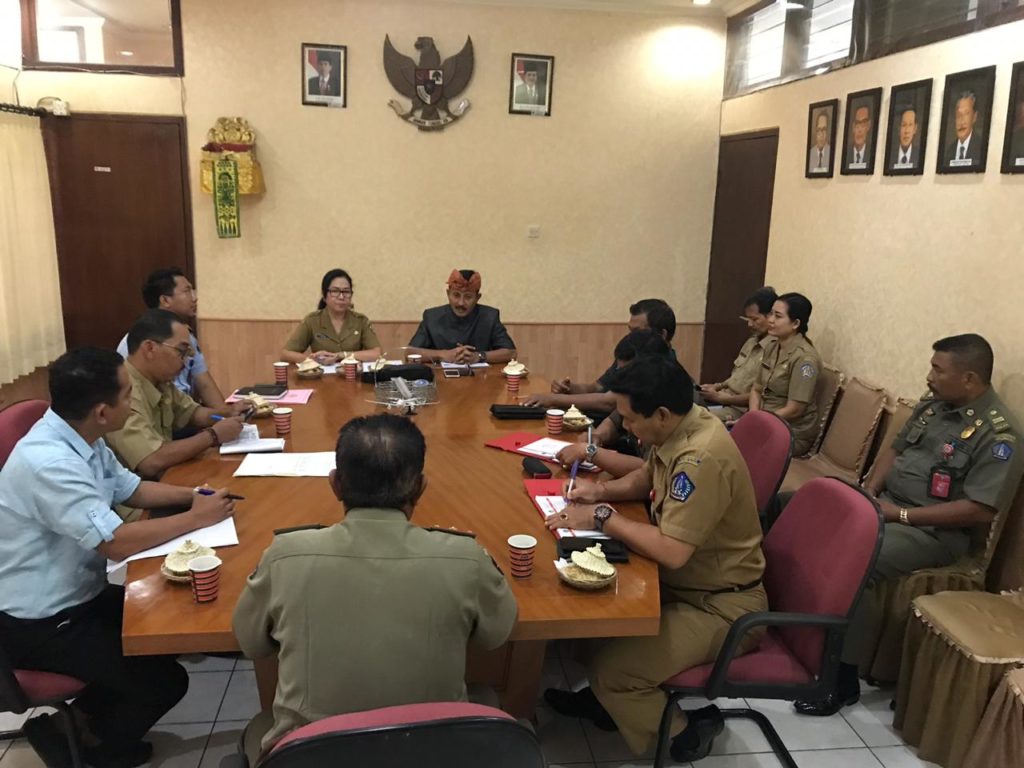 Officials held a meeting to tackle the issue of illegal tour guides in Bali last week. (Photo: Ministry of Home Affairs)