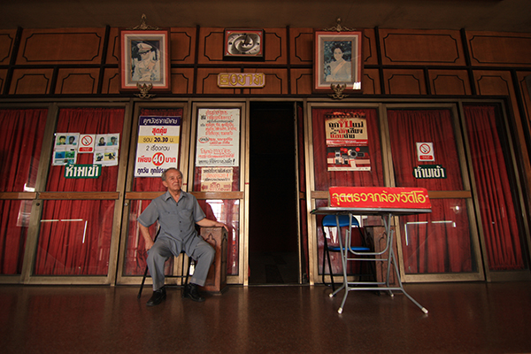 The ticket taker at the Nakorn Non Rama in 2012 or so in Nonthaburi. It was one of the last double-feature theatres in Thailand. It closed in 2015 and has been demolished. Photo: Philip Jablon / Courtesy