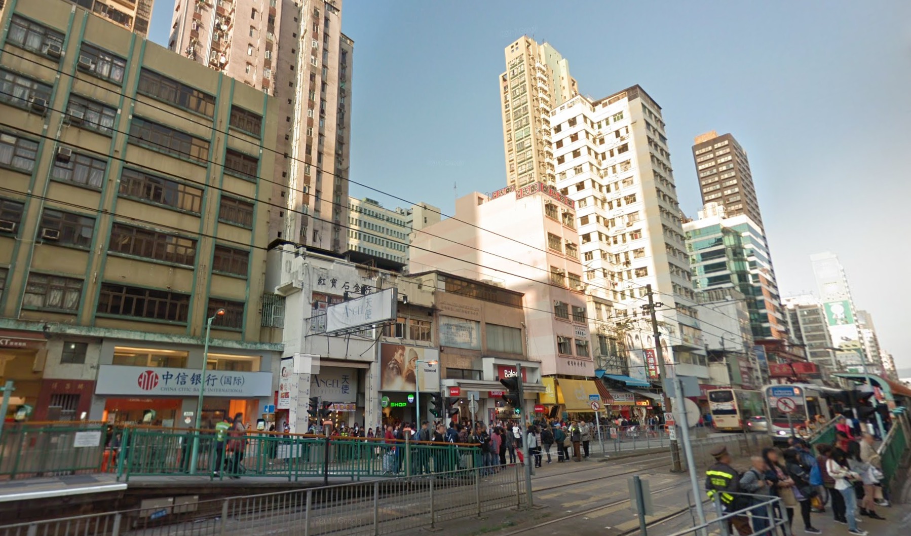 A view of Castle Peak Road, which runs between Yuen Long Police station and Yuen Long MTR. Photo via Google Maps.