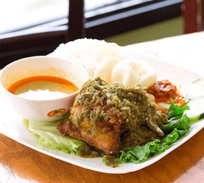 Nasi Ayam Goreng Cabe Ijo. Photo: Sky Café.