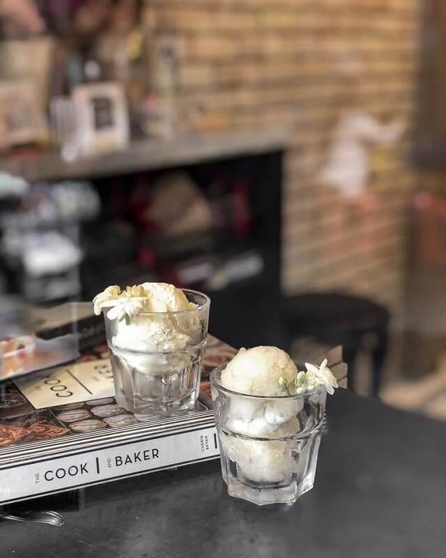 Photo: Jing Jing Ice Cream Bar and Cafe / FB