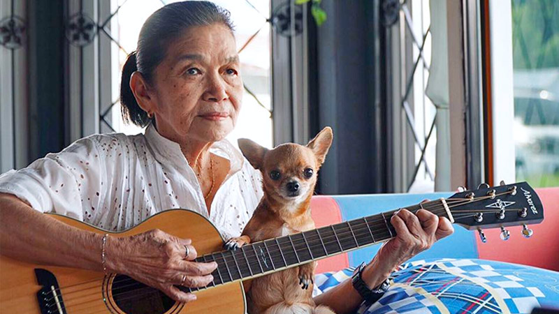 69-year-old Malinda Herman and her beloved Chihuahua. Photo: Pet Lover BY Jerhigh / Facebook