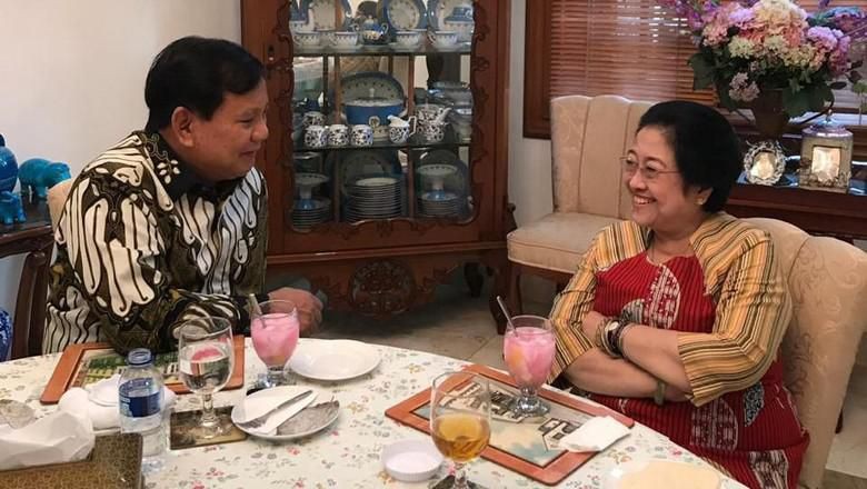 Prabowo Subianto (Left) having lunch with Megawati Soekarnoputri at her residence in Central Jakarta on July 24, 2019. Photo: PDI-P